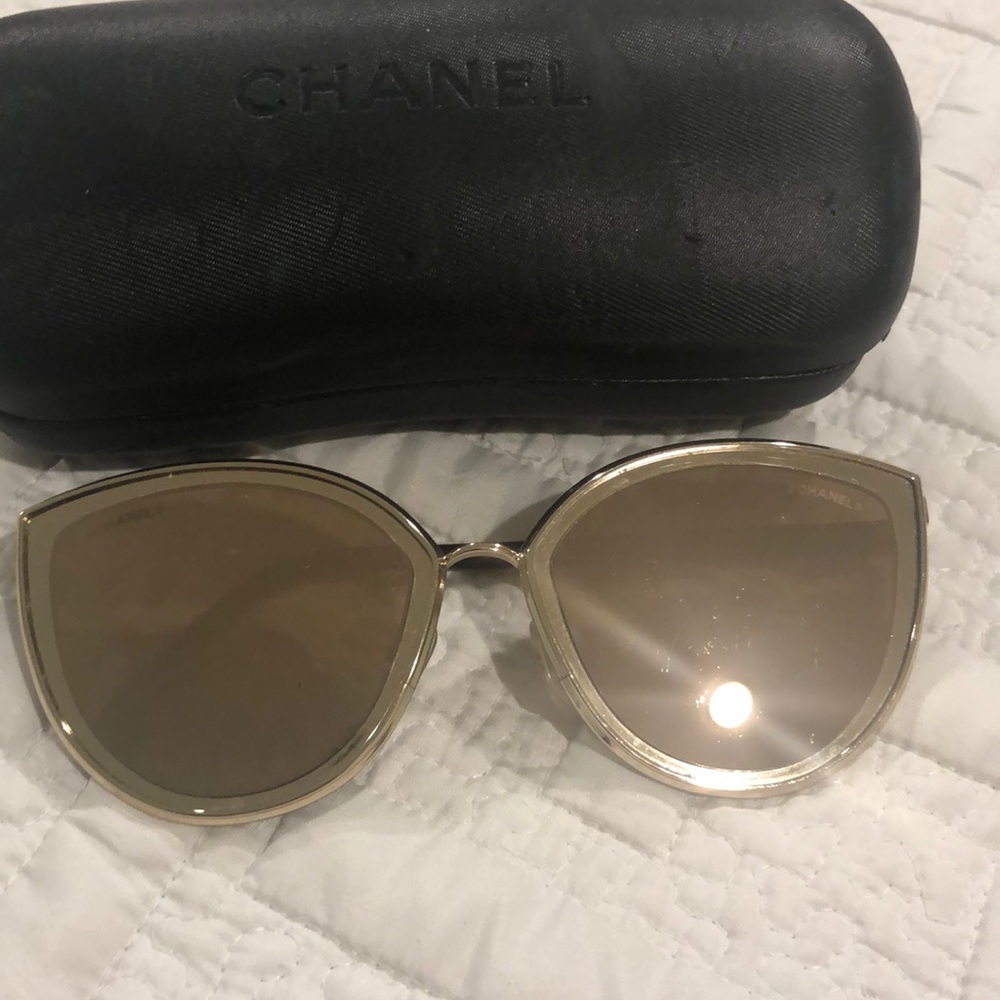 Chanel broken sunglasses